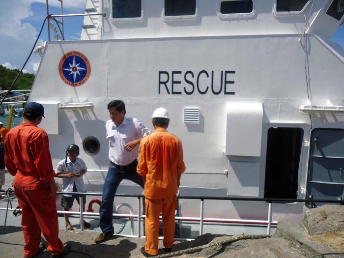 Ngay sau khi nhận được thông tin báo nạn khẩn cấp, Trung tâm phối hợp tìm kiếm cứu nạn hàng hải khu vực IV đã điều động tàu SAR 2701 lên đường cứu nạn thuyền viên tàu QNa 91522 TS.